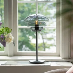 BORDLAMPE 4006 RØKGRÅ MED SORT METALLFOT