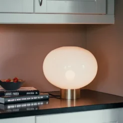 BORDLAMPE 4169 SMALL HVIT M. SORT SOKKEL