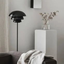 GULVLAMPE 4006 RØKGRÅ MED SORT METALLFOT