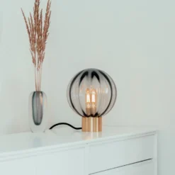 KRYSTALLKULE BORDLAMPE OPTIKK RØKGRÅ M. MESSING SOKKEL