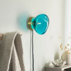 VEGGLAMPE BLÅGRØNN MED UTVENDIG MESSING OPPHENG